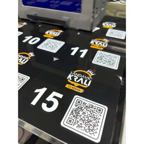 Ahşap Ayaklı Pleksi Menü 13x13cm Ahşap Ayaklı Pleksi Menü 13x13cm