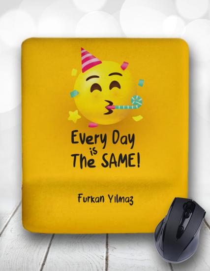 Every Day is The Same Emoji Kişiye Özel Mouse Pad